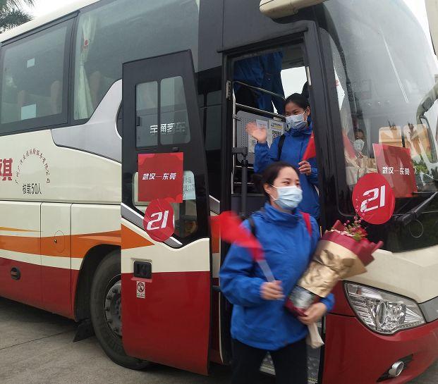转发点赞！东莞英雄回来了！全城亮灯，第一张图就戳中泪点