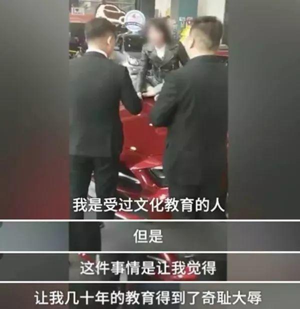 "受到了奇耻大辱!" 女子维权坐奔驰车顶怒怼4S店，网友却都站她…