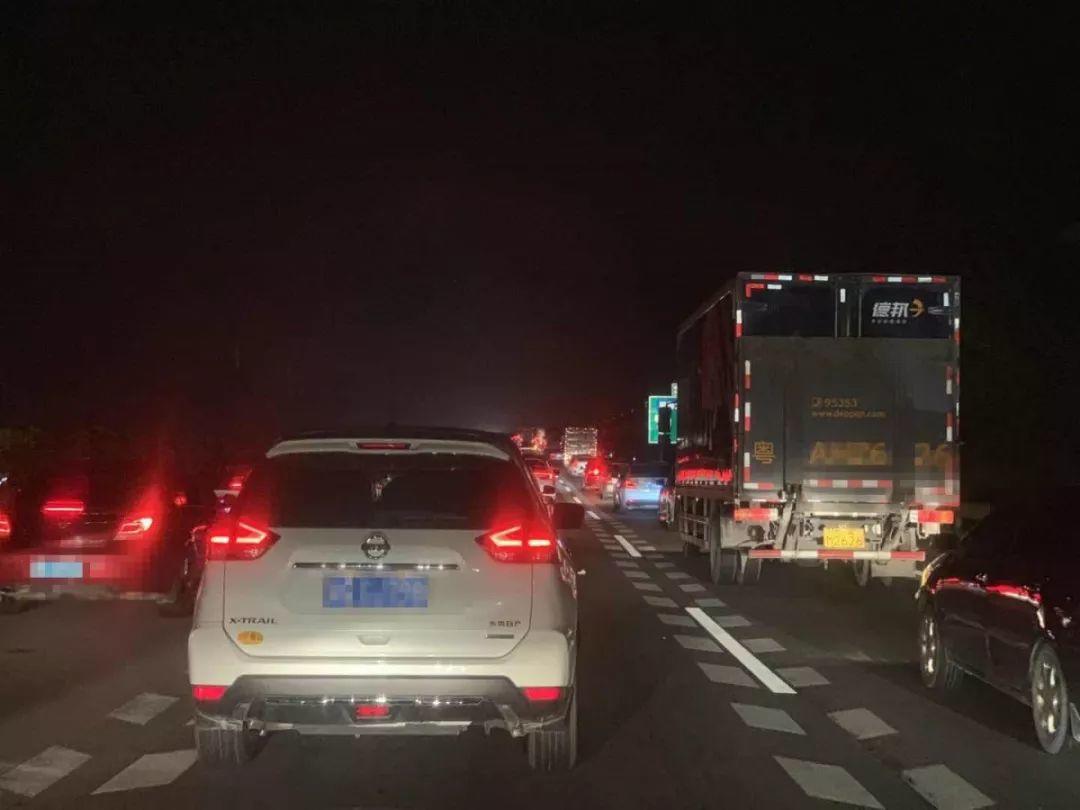 虎门大桥又堵了！他恨没穿纸尿裤！紧急提醒这些景点不要去了！