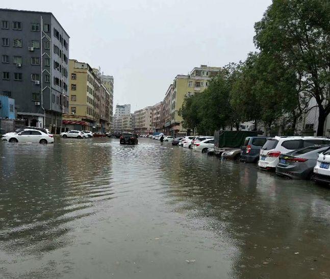可怕！今早东莞多地严重水浸！未来几天将发生暴雨到大暴雨+8级大风.........