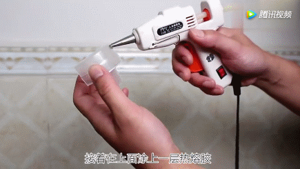洗衣液瓶不要扔，戳几个孔放阳台，节约又环保！