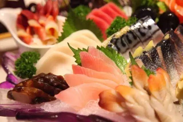 五星自助餐！168元抢3人美思威尔顿酒店日料自助餐！各式各样刺身、花样寿司、美味铁板烧、现烤牛扒····（周末节假日通用）