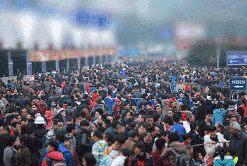 “在东莞月薪5000，今年我不敢回家过年...”成年人回家过年究竟有多难？