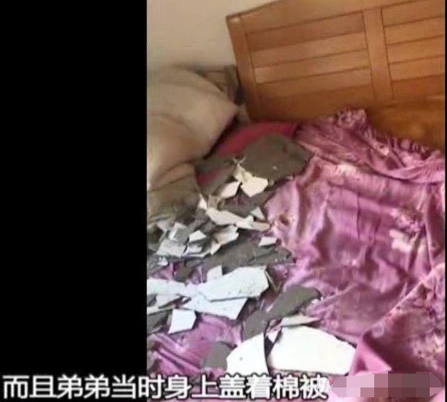 可怕！东莞一小区半夜天花板突然砸下来！业主正睡觉........