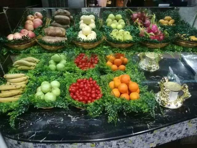 吃喝玩乐12个钟才99元！12小时净桑+2个自助餐+恒温游泳池+干蒸+汗蒸+榻榻米休息区+电影院！