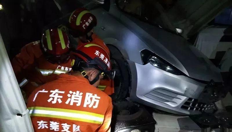 东莞一驾校训练车冲进厨房！一人死亡！