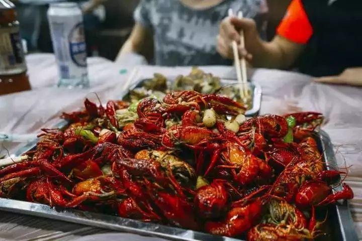 小龙虾的致命真相：全世界都不敢吃，中国人却还被蒙在鼓里！