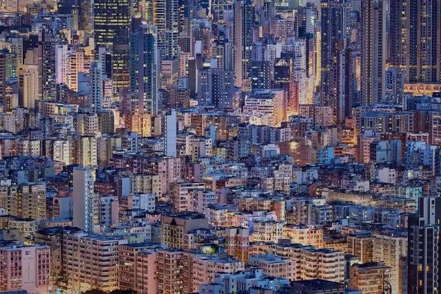 见过香港的"棺材房"，才知道自己住在东莞有多幸福！