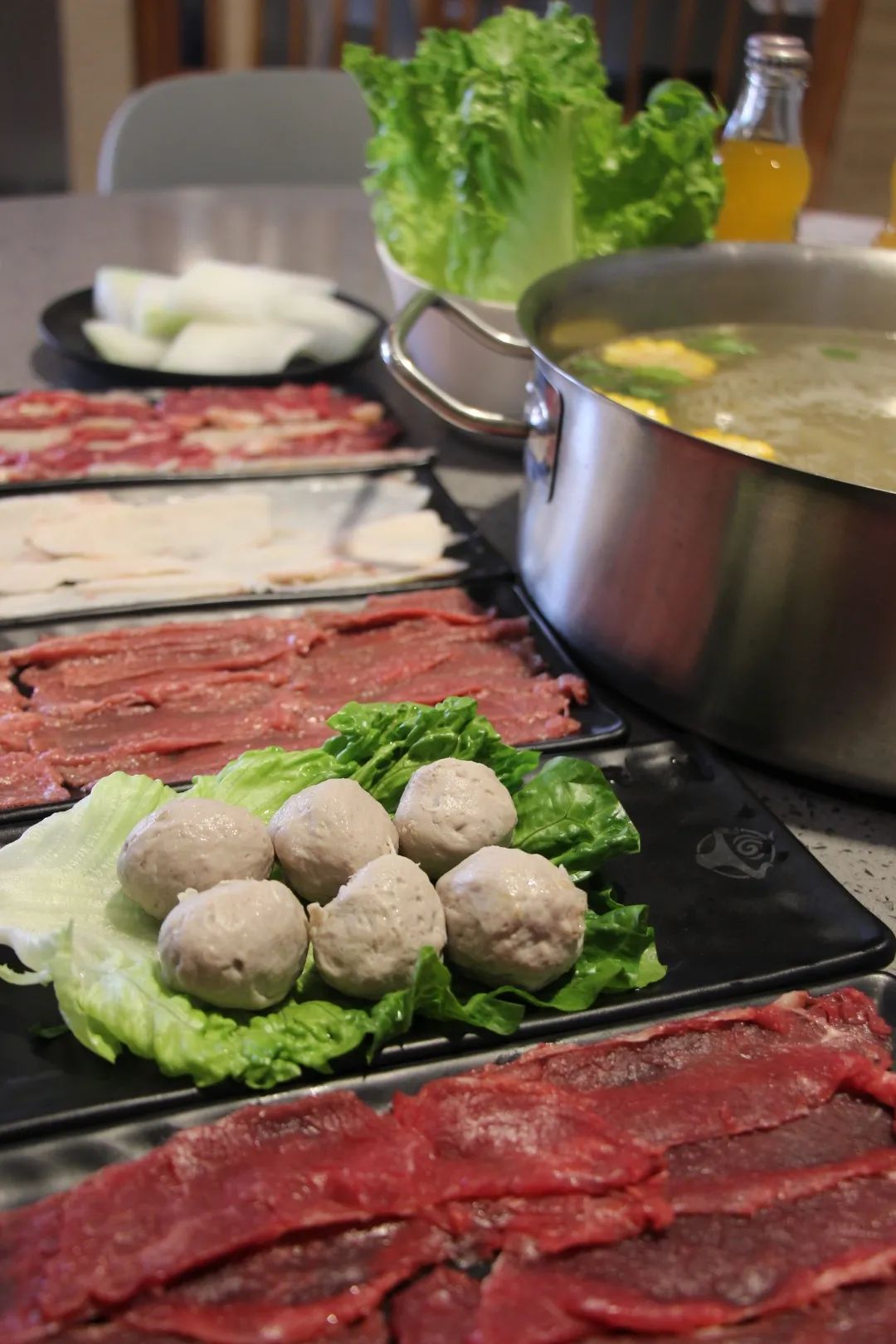 一天一头牛，新鲜不隔夜！108元享上引鲜切牛肉自助火锅四人餐！
