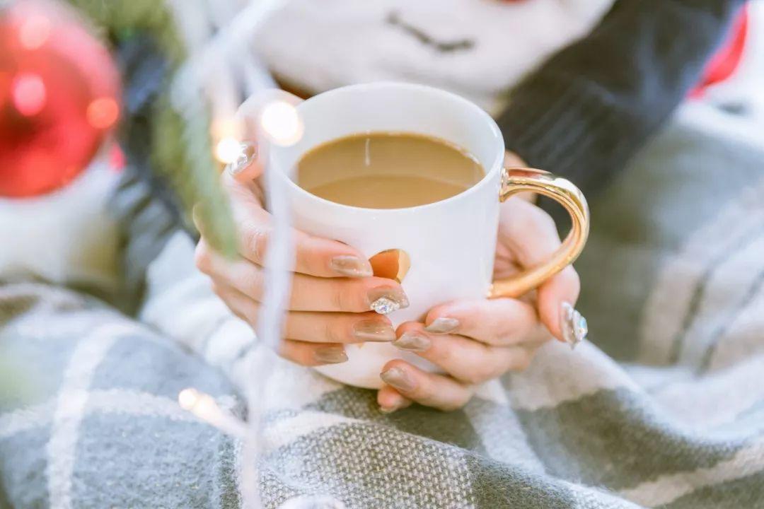 0家知名奶茶铺被检！其中米芝莲奶茶1杯≈7罐红牛！知道真相后的东莞人还敢喝吗？"