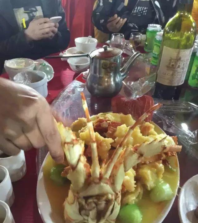 广东真正的土豪婚礼！豪车游艇328围酒席！唔收利是，每人还发500蚊！