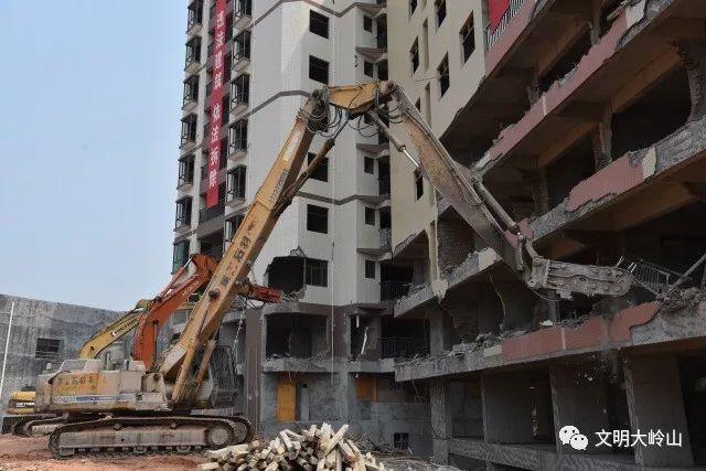 东莞1栋2万㎡建筑被拆除！现场视频曝光！
