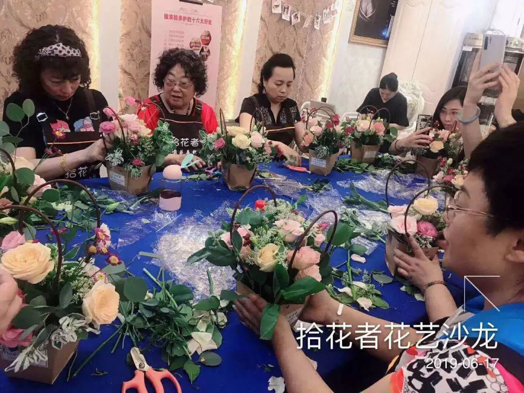抢疯了！9.9元秒杀10只玫瑰花！限时抢！手慢无！