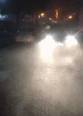 突发! 东莞昨晚狂风雷暴雨的4小时, 有人被大树压着, 有人被困, 有人......