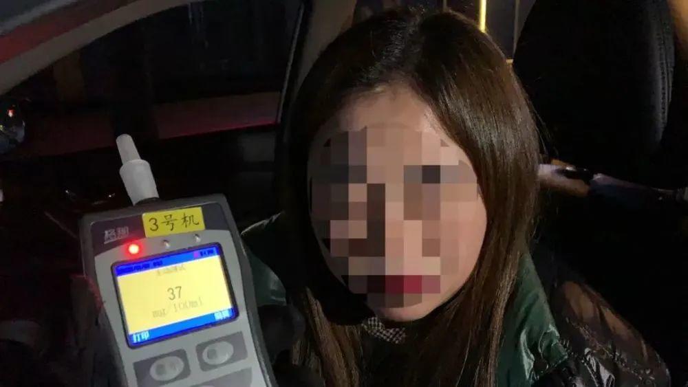 @东莞人！请问有谁认识这位女司机！她要火遍全国！