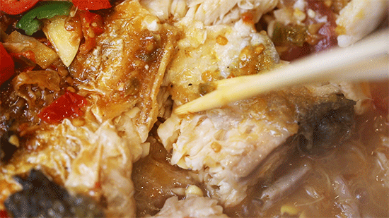 招牌锡纸包鱼！30多种上等材料腌制入味，皮脆肉嫩！68元三人走起！