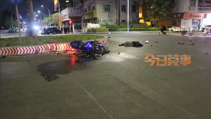 悲剧！东莞“机车迷”深夜高速撞上环岛！车上两人当场死亡！