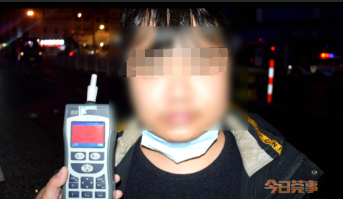 可怕！东莞男子醉驾追尾致1死3伤！9车损毁！现场惨烈！