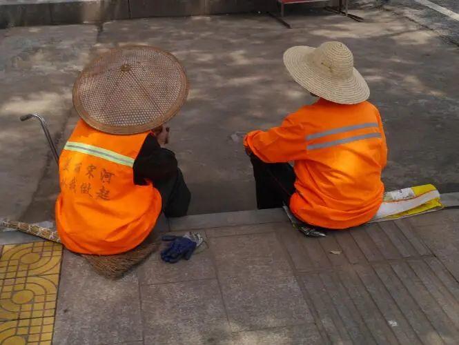 东莞谁认识这台粤S***91的车主？告诉他，他要火了！