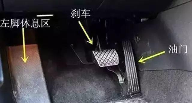 ​突然加速！东莞小车失控撞进服装店!司机竟然是一位.....