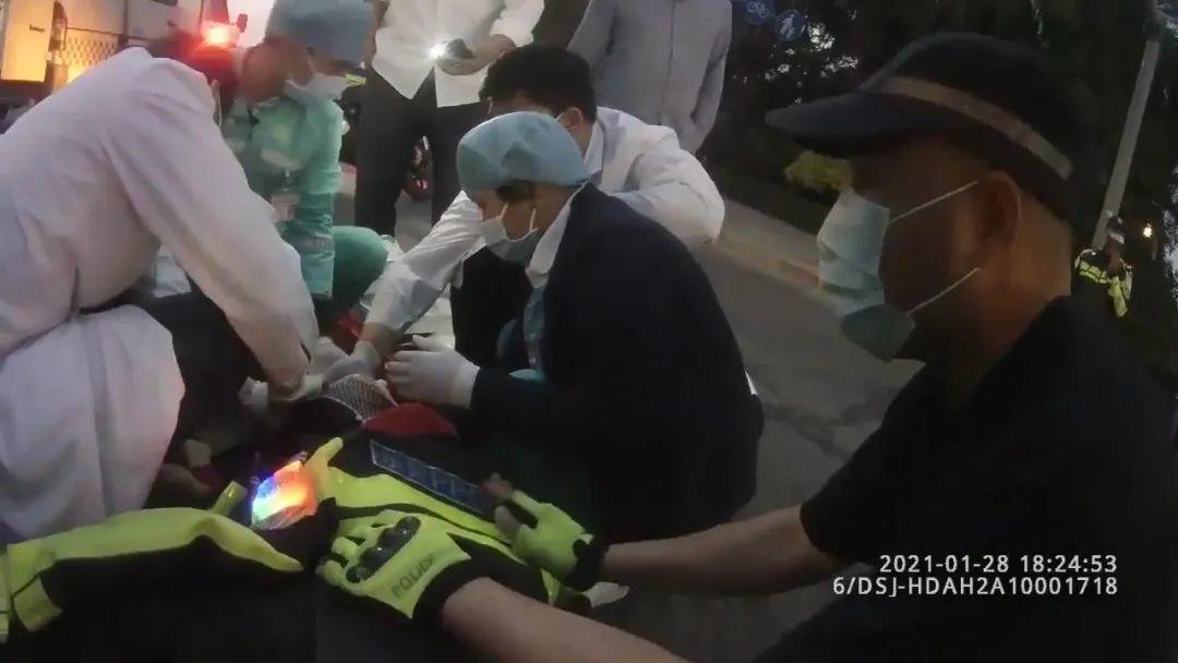 惊险！东莞一女子被大货车撞倒，头部血流不止......