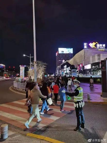 爆满预警！东莞这些地方都是人人人！刷爆了！