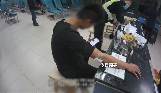 这个广东男子火了！在东莞醉驾还“撩妹”酿车祸！逃逸后再撞车！