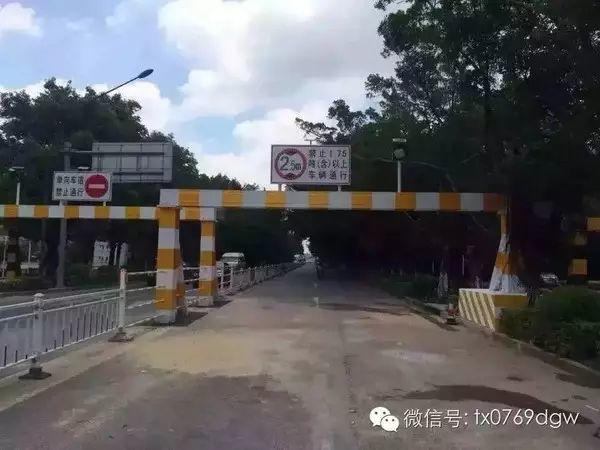 惊险！东莞这个限高架叕被撞！货车腾空而起！！！