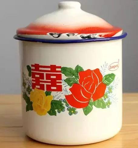 00元“果篮”爆红海外！东莞人：只用来吐痰、屙嘘嘘……"