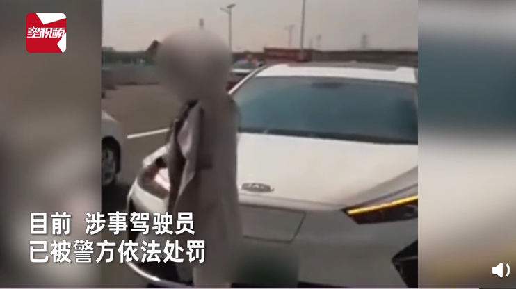 广东这名女司机火了！高速逆行！直怼交警！网友都炸了！