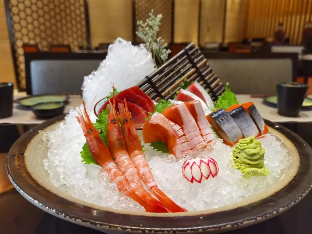 曝光！这家藏在星级酒店里的「高端日料自助餐厅」3折开吃！芝士焗龙虾、白玉豚、法式鹅肝、200款日料任点任食！