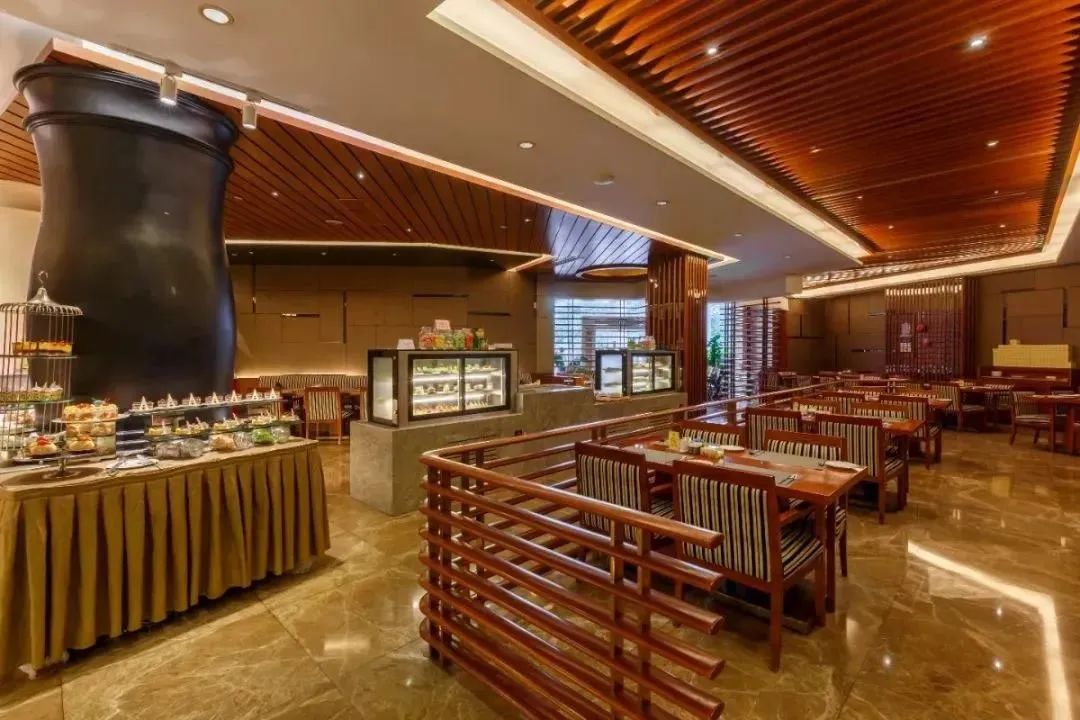 美翻了！莲花山下藏着的星级园林酒店，「双人享六折」海鲜自助晚餐！