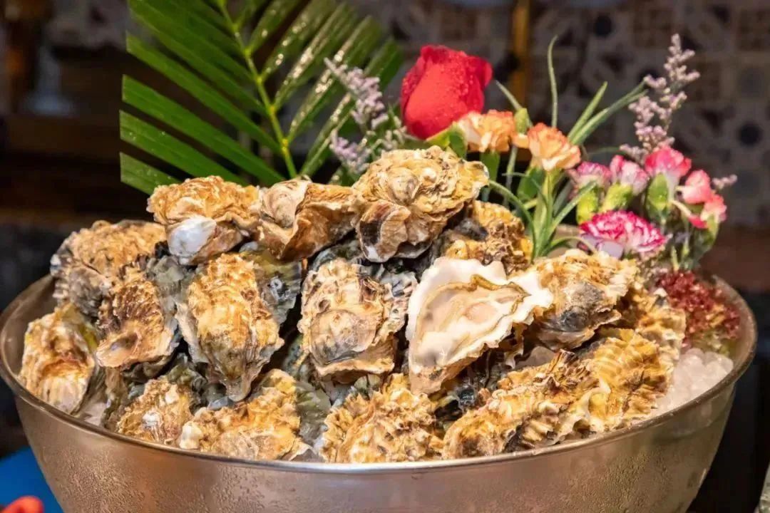 美翻了！莲花山下藏着的星级园林酒店，「双人享六折」海鲜自助晚餐！