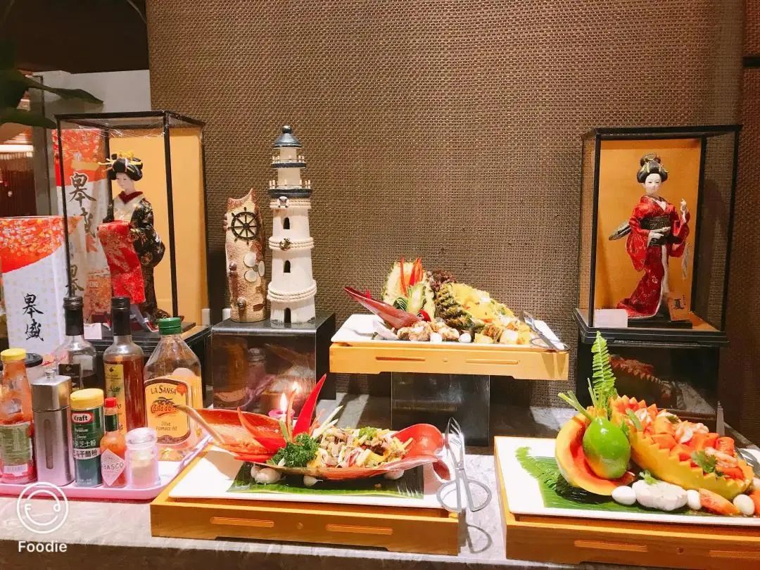 美翻了！莲花山下藏着的星级园林酒店，「双人享六折」海鲜自助晚餐！