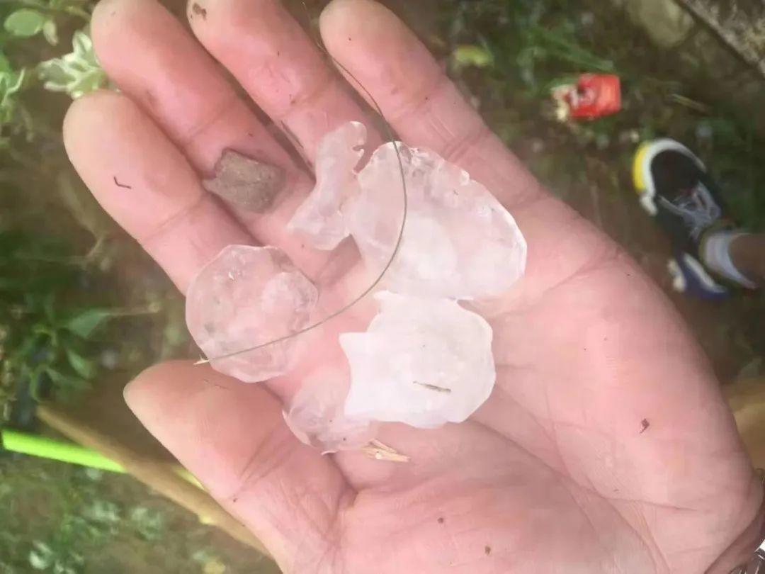 刚刚！东莞暴雨突袭！广东多地下冰雹！回南天什么时候走