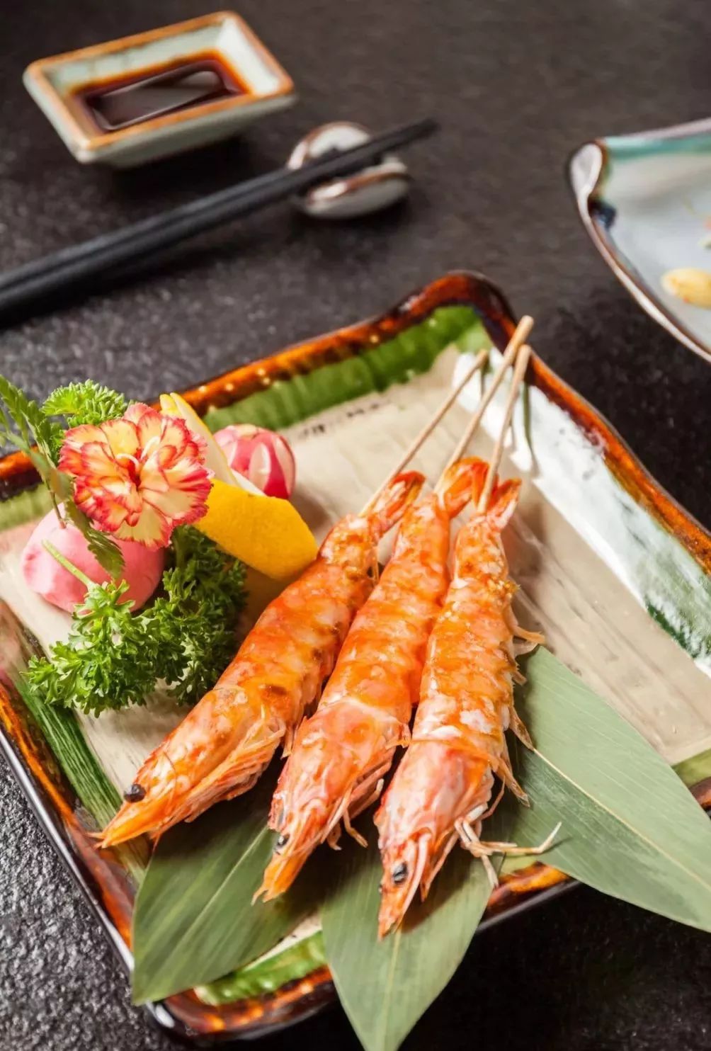 undefined 曝光!这家藏在星级酒店里的「高端日料自助餐厅」3折开吃!芝士焗龙虾、白玉豚、法式鹅肝、200款日料任点任食!