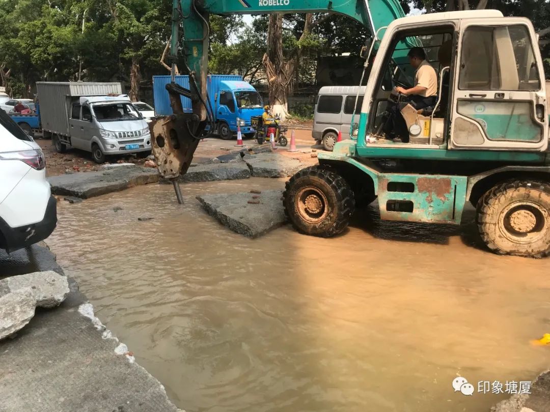 视频吓人！东莞这里水管爆裂，水柱如喷泉高达2层楼！