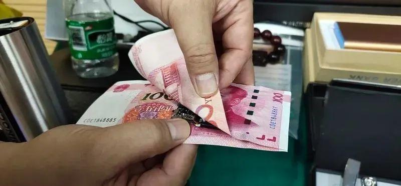 可怕！穿脱衣、洗澡被远程偷窥！夫妻俩被围观8小时! 东莞人赶紧自查！