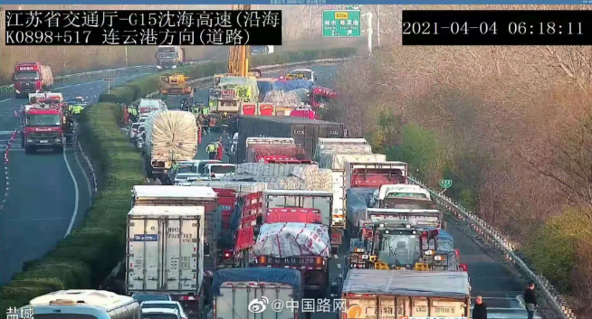 现场视频！这里发生多车相撞重大交通事故！已致11人死亡