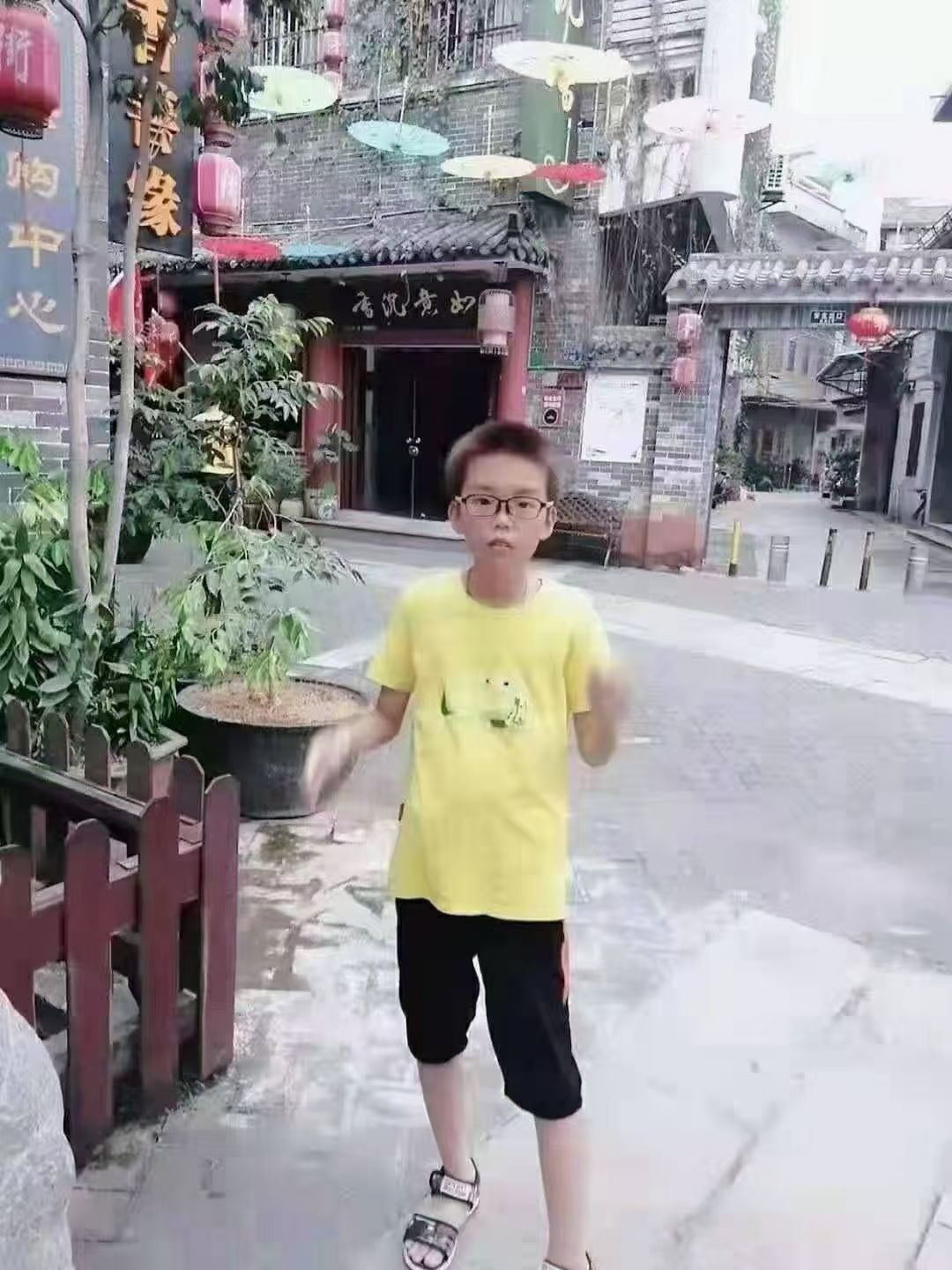 紧急扩散！东莞一11岁小男孩走丢！至今未归！