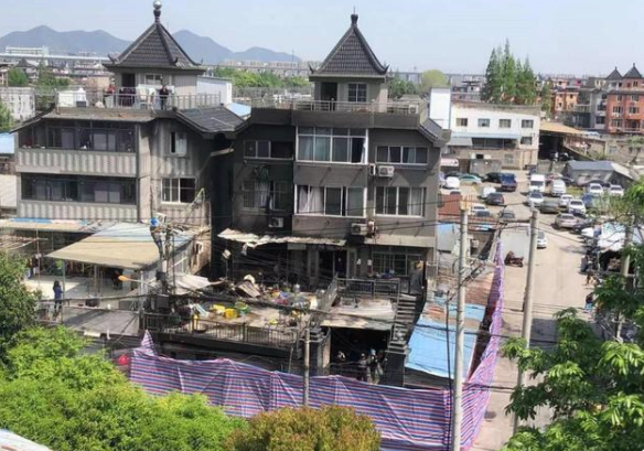 东莞住宅凌晨起火，3人被困！还是因为这个问题……