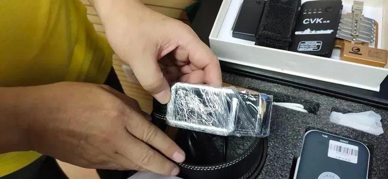 可怕！穿脱衣、洗澡被远程偷窥！夫妻俩被围观8小时! 东莞人赶紧自查！