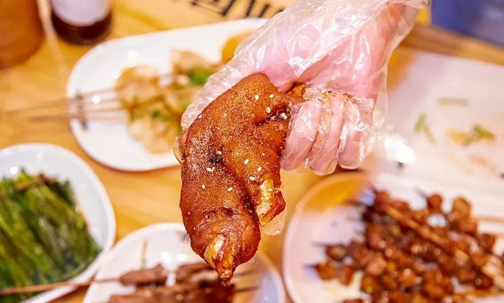 人均20！『木屋烧烤』小龙虾盛宴来了，一年仅一次！打工人的夜宵狂欢!