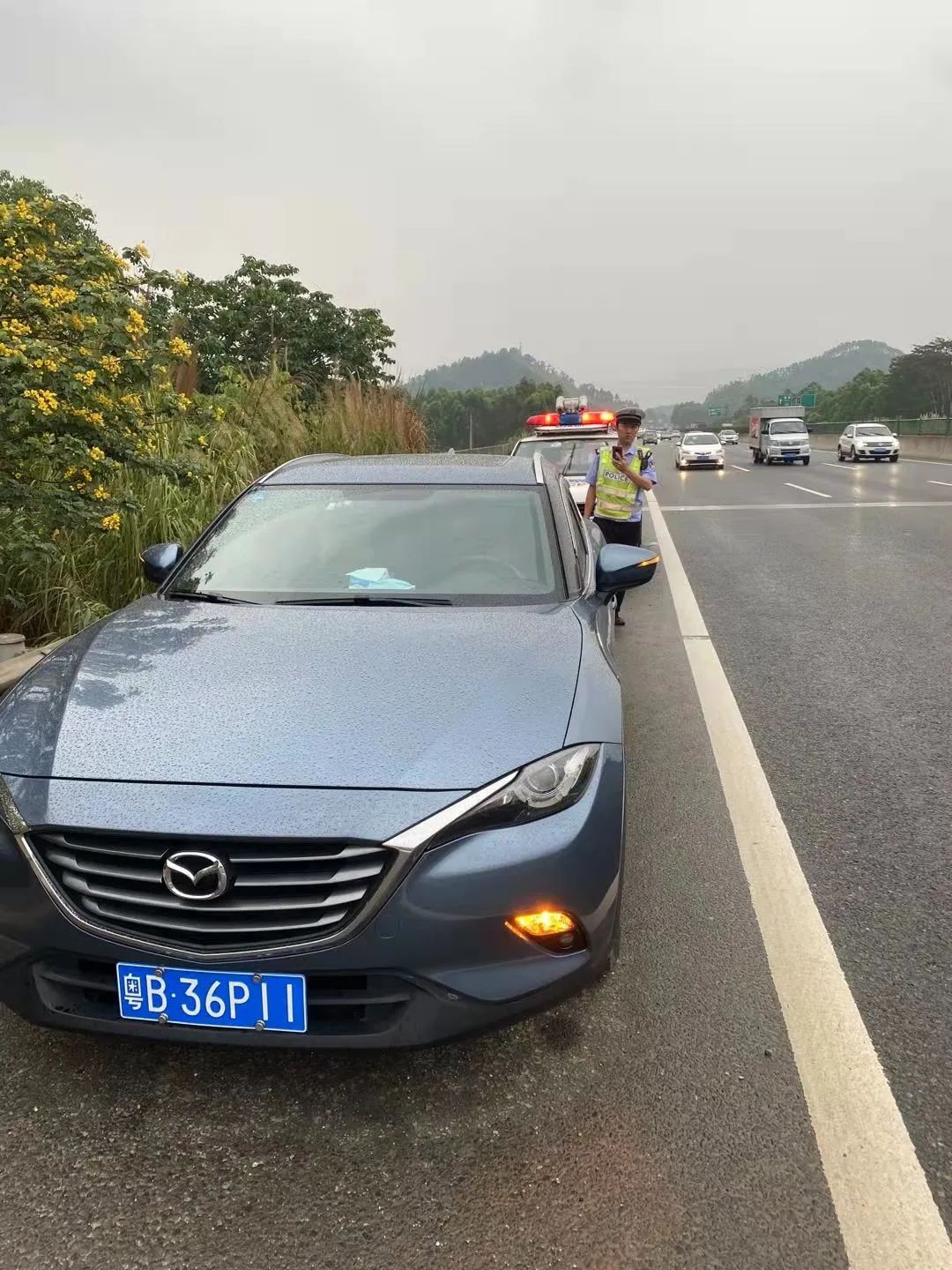 返程高峰杀到！无数部粤S又要塞死在高速上!