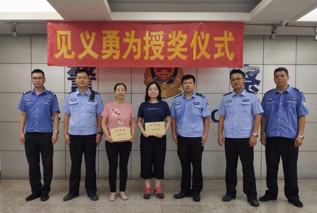 东莞一公交司机驾驶中突然晕倒！2位女乘客出手了…