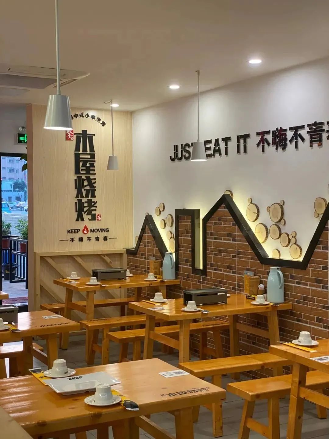 人均20！『木屋烧烤』小龙虾盛宴来了，一年仅一次！打工人的夜宵狂欢!