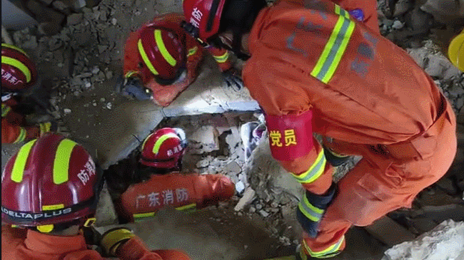 轰！仓库坍塌，1人被困！东莞消防8小时生死救援