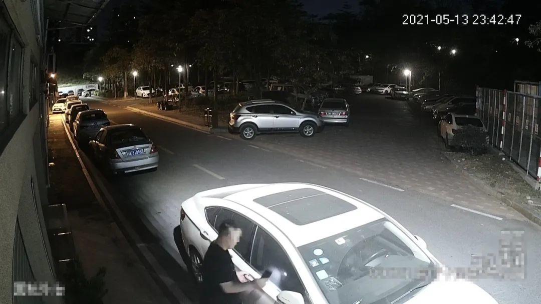 太可恶了！东莞这里多辆小车被砸玻璃，谁干的？