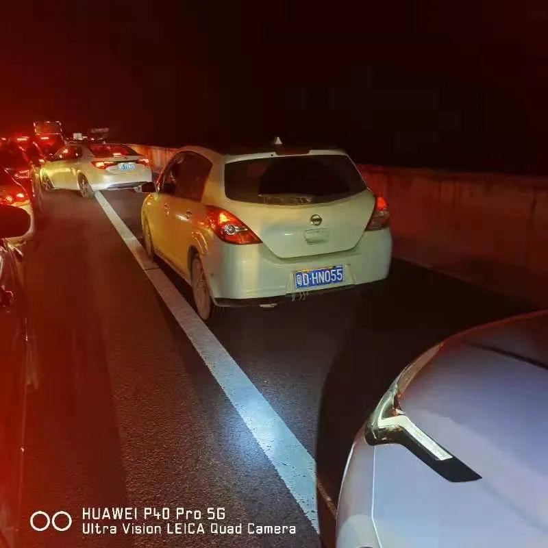 返程高峰杀到！无数部粤S又要塞死在高速上!