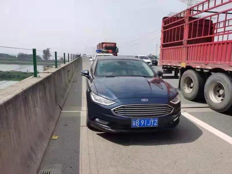 返程高峰杀到！无数部粤S又要塞死在高速上!
